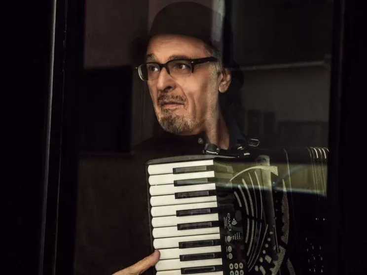 I 70 anni di Eduardo De Crescenzo: «Nella musica ho trovato l'essenza»