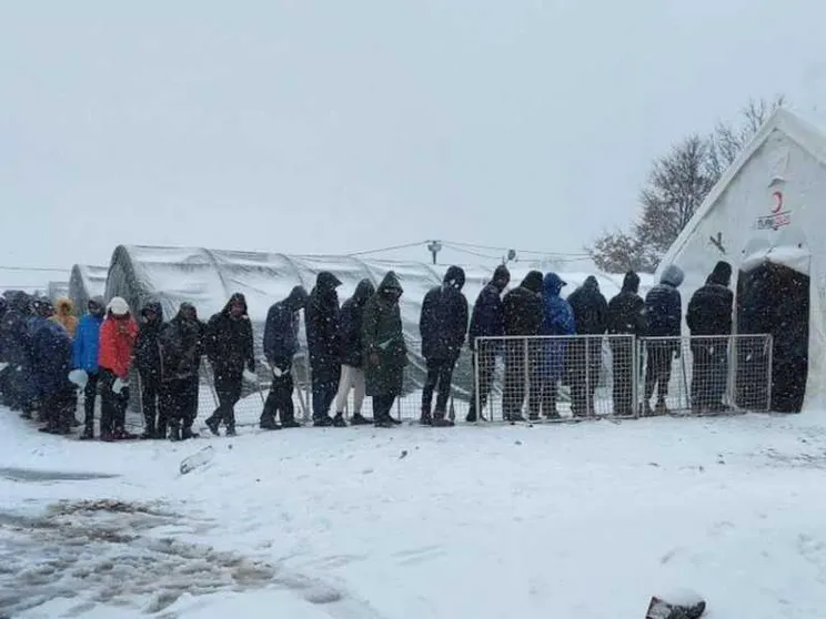 Nella neve congelano le speranze dei migranti: l'Europa si è fermata a Lipa