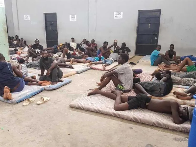 Libia, nuovo governo e vecchi ricatti. Centinaia in mare.