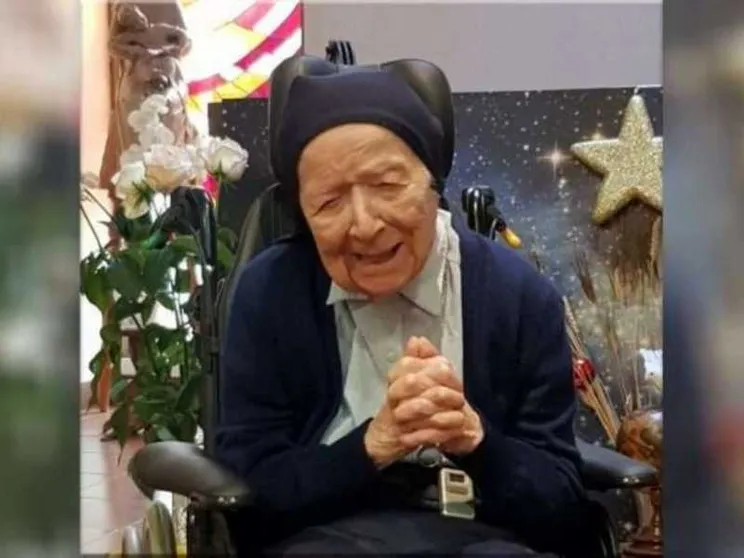 Suor André, la donna più anziana d'Europa, sconfigge il Covid a 117 anni
