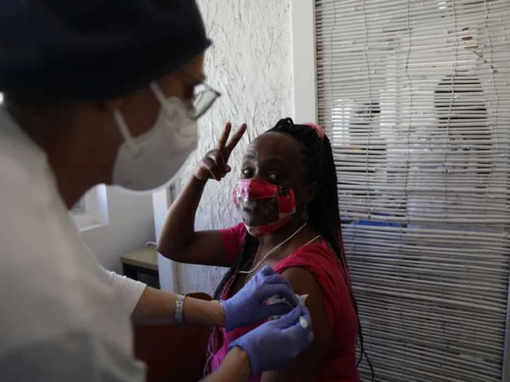 Tel Aviv inizia a vaccinare i migranti