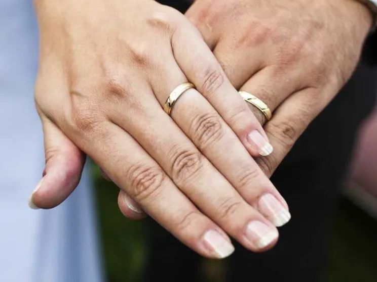 Crollo dei matrimoni, solo la Chiesa non si rassegna