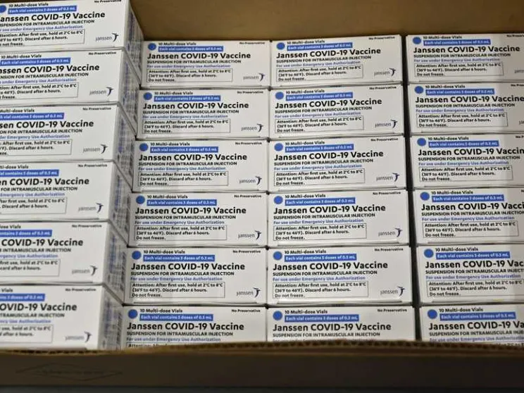 In 3 Paesi stop ad AstraZeneca. In Italia bloccato un lotto sospetto