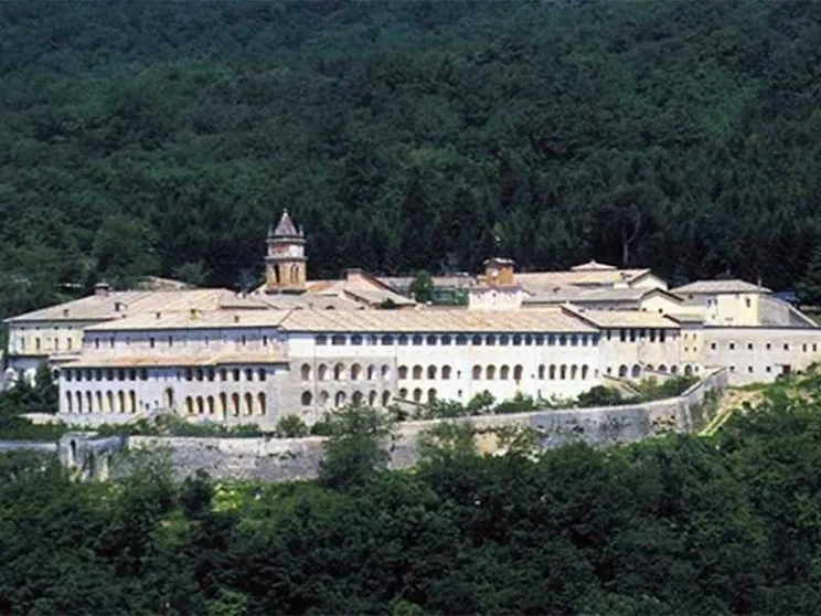 I giudici «cacciano» i sovranisti di Bannon dalla Certosa di Trisulti