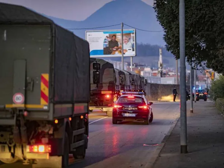 I camion di Bergamo, carichi di bare, dimenticati in fretta