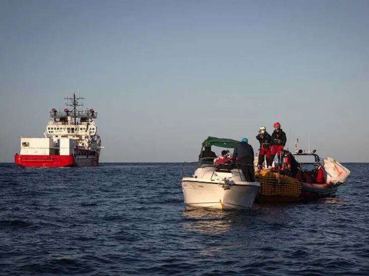 Libia, decine di dispersi. E la motovedetta libica chiede aiuto alle Ong