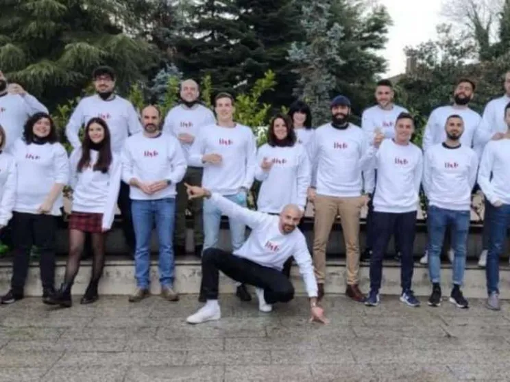Raccoglieva banane, ora fa milioni con la tecnologia
