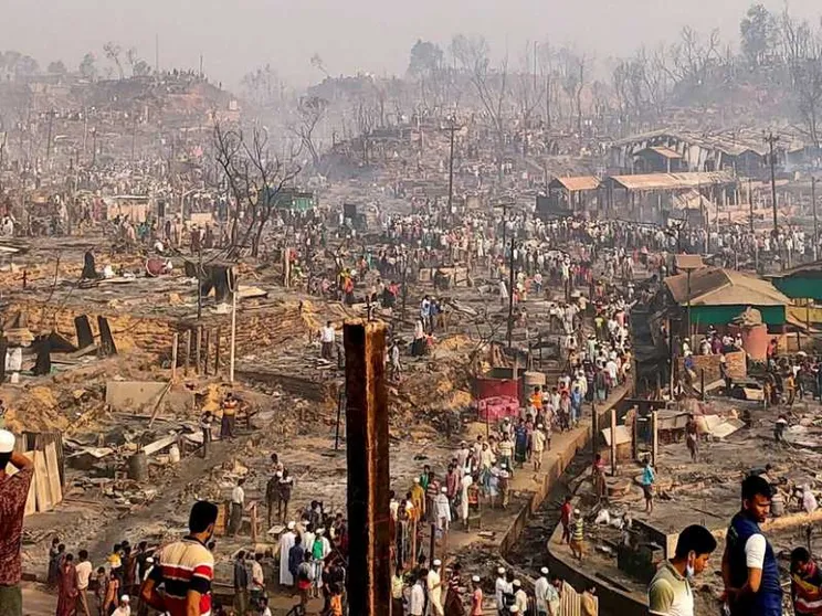 In fiamme il campo profughi Rohingya: 15 morti e 400 dispersi