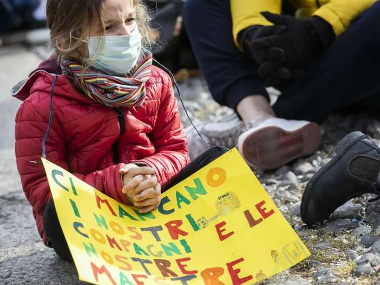 Scuola in presenza e spostamenti: Draghi studia le aperture di aprile