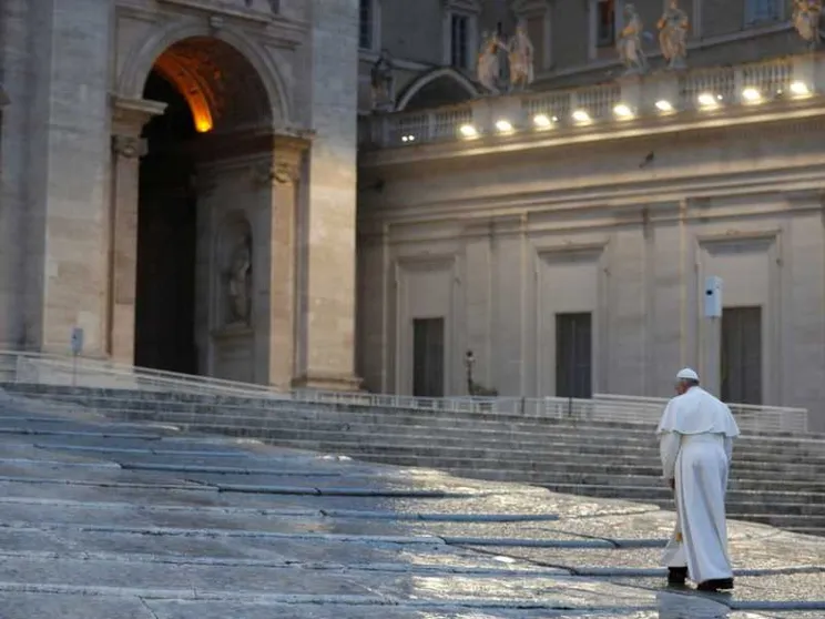Un anno fa la storica preghiera del Papa per il mondo colpito dalla pandemia