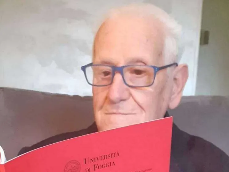 Leonardo, 88 anni e 13 lauree. «Grazie a Dio e alla famiglia»