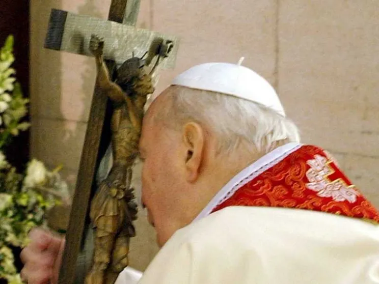 Papa Wojtyla, i segni della croce e la coincidenza del Venerdì Santo