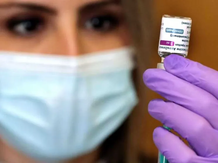 AstraZeneca, il nemico che provoca gli «effetti avversi» ha un nome: Vipit