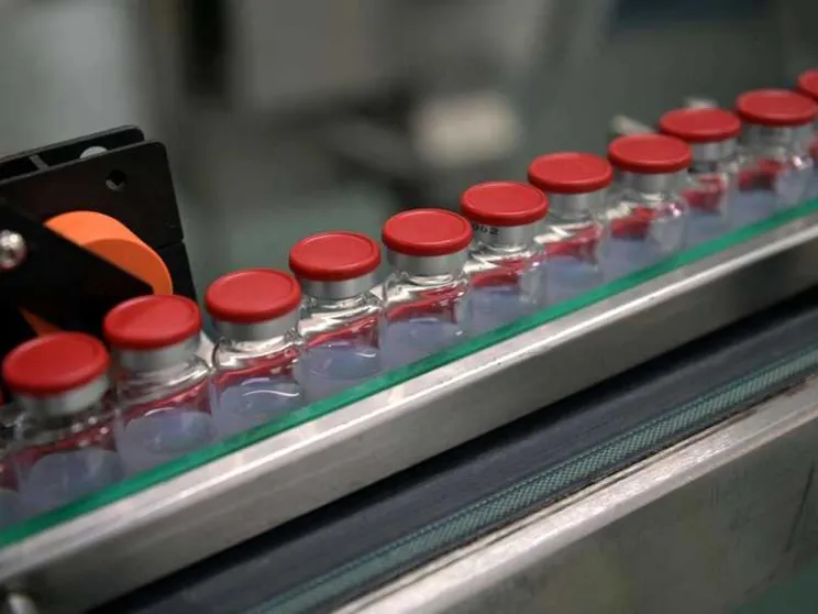 «Vaccini: costi pubblici, guadagni privati. E i poveri restano senza»