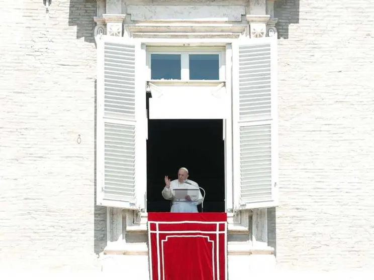 Il Papa: "vergogna" per l'aiuto negato ai 130 migranti morti in mare