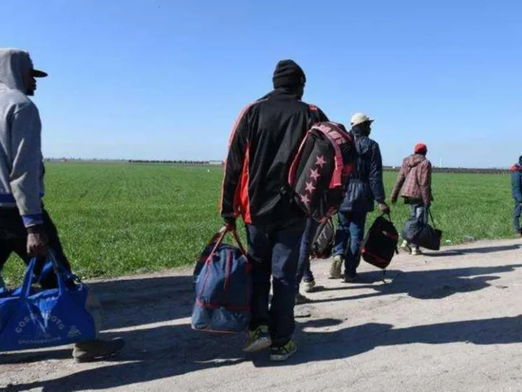 Sparano da un fuoristrada. Colpito un giovane maliano