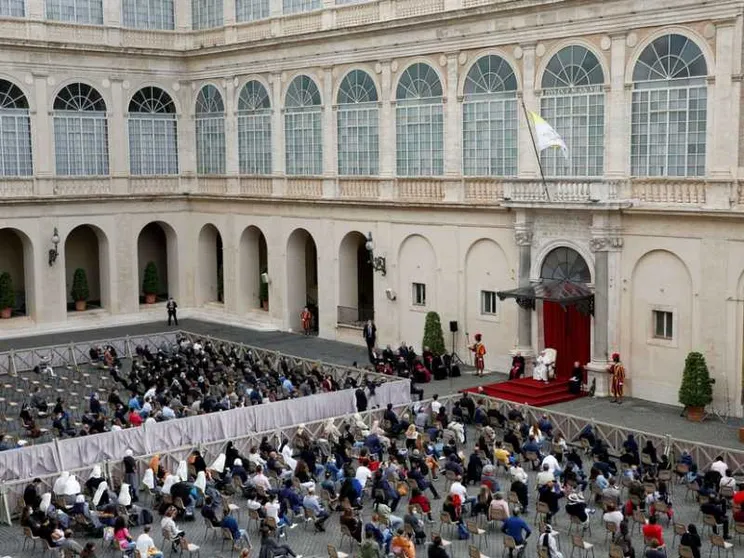 Il Papa ricorda l'attentato a Wojtyla. "Preghiamo la Madonna di Fatima"