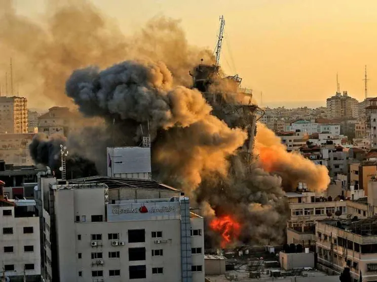 Israele, la guerra è anche dentro le città. Ancora razzi e raid aerei