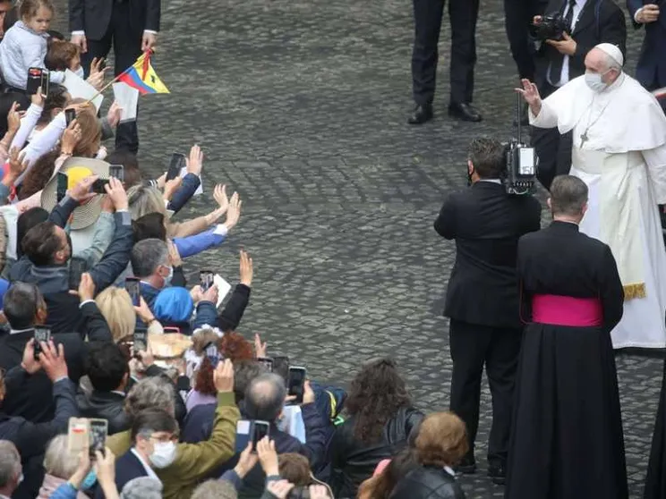 Il Papa: pregare sempre per non avere un cuore grigio