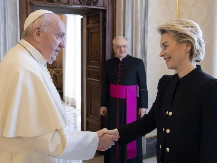 Von der Leyen dal Papa: insieme per i vaccini a tutti