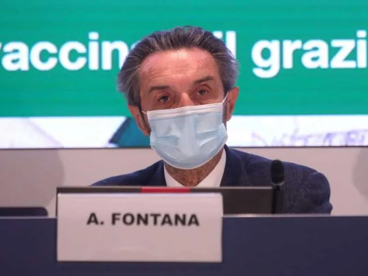 2.490 nuovi contagi e 110 morti. Fontana: per il richiamo si torni a casa