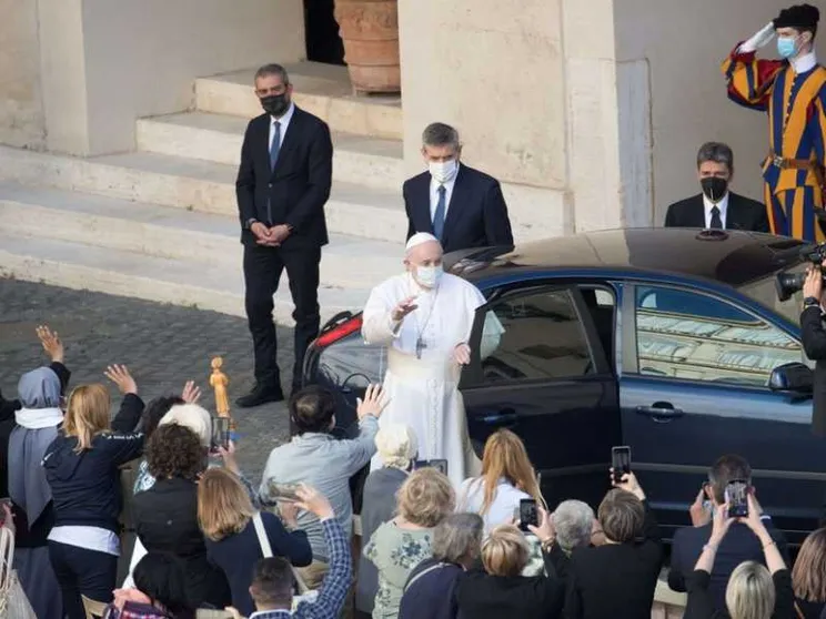 Il Papa: «La preghiera non è una bacchetta magica, è un dialogo»