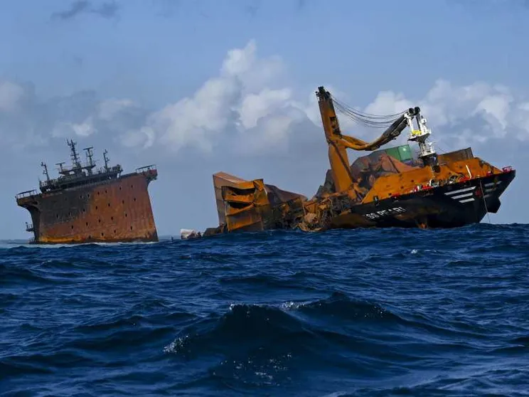 Sri Lanka, affonda nave con tonnellate di prodotti chimici a bordo