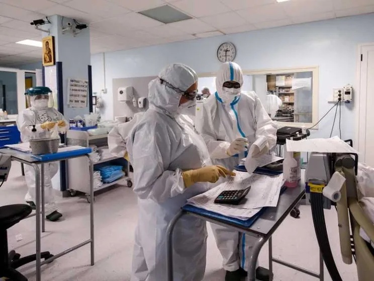 «Via le protezioni contro il virus? No attenti ai colpi di coda»