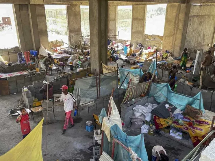 Bombe su un mercato in Tigrai, poi soccorsi impediti. 80 civili morti