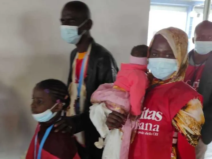 Corridoi umanitari, arrivati a Fiumicino 45 profughi dal Niger