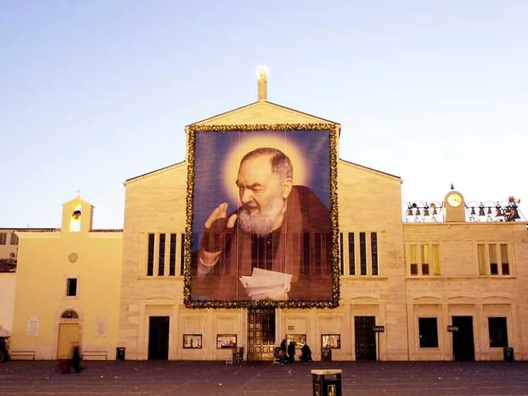 Semeraro: Padre Pio ci insegna ad amare sotto la croce