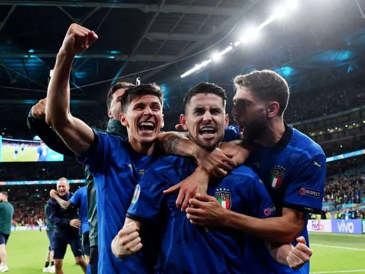 Il sogno è realtà. L'Italia elimina la Spagna ai rigori e vola in finale