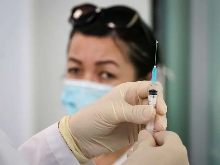 Presidenti, calamite e pseudo-scienza. I teoremi degli «odiatori vaccinali»