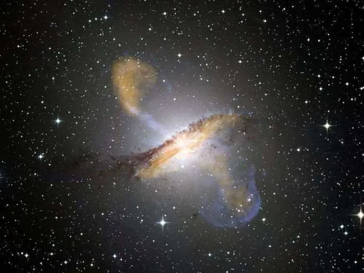 Fotografato il cuore della galassia Centaurus A: è un buco nero