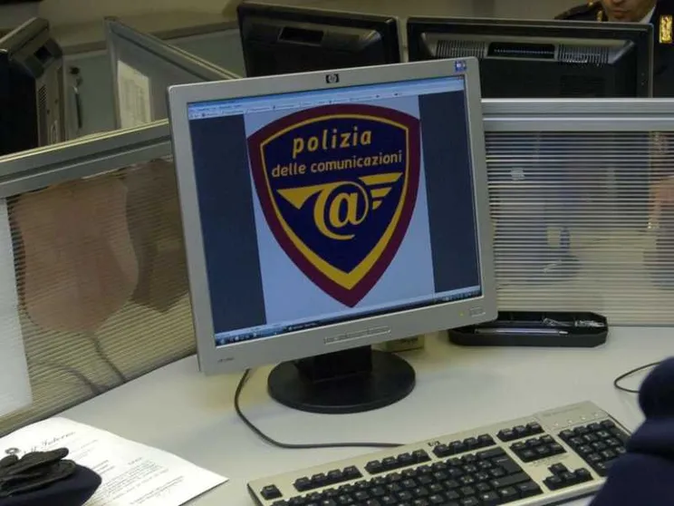 Rapporti sessuali virtuali con minorenne: arrestato sacerdote