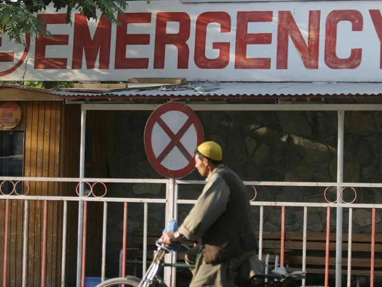 Nell'ospedale di Emergency nessuna defezione, staff femminile al lavoro