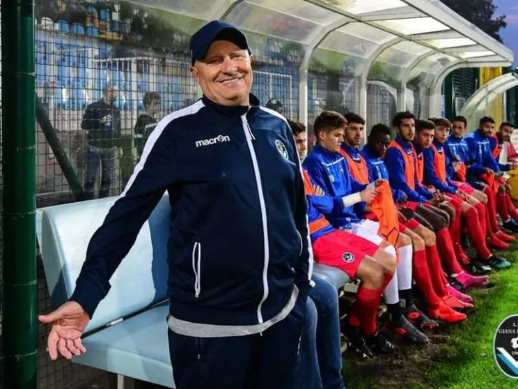 Quando il «mister» diventa maestro di vita oltre il campo