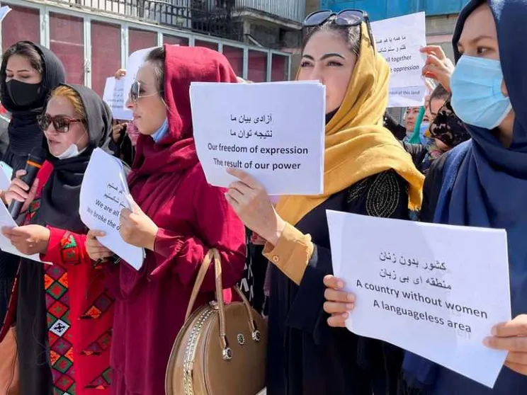 Dopo Herat, le donne scendono in piazza anche a Kabul: vogliamo lavorare