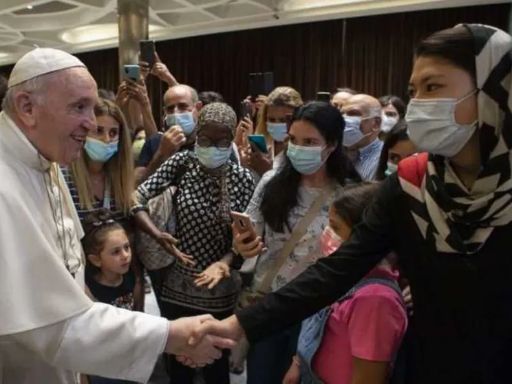 Il Papa incontra 100 senzatetto e rifugiati. Tra loro anche 20 afghani