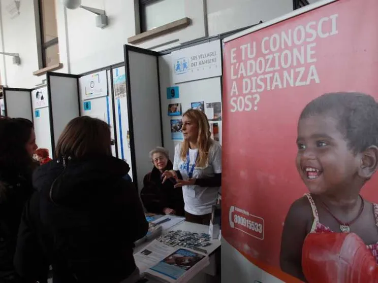Gli italiani donano ancora ma per il non profit è crisi