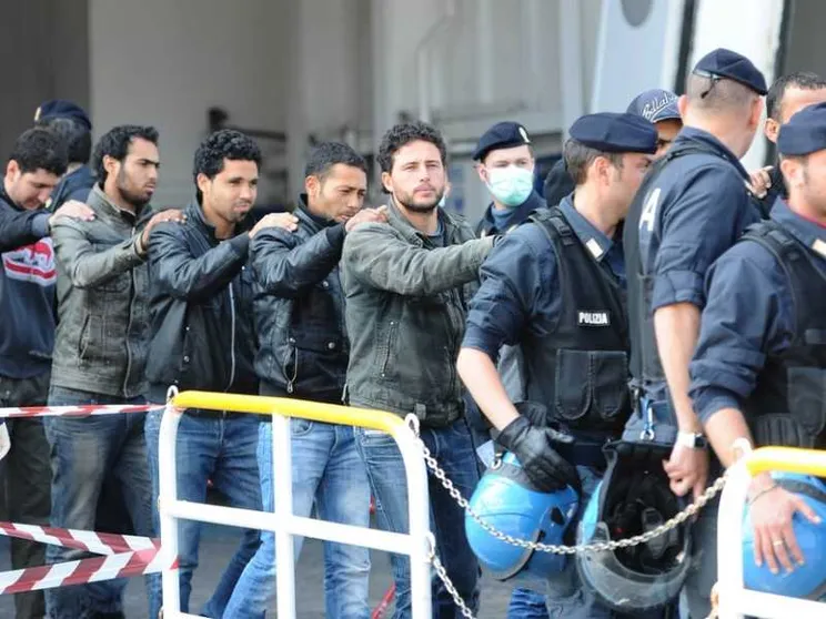 Rimpatri forzati in calo per pandemia. Una pratica costosa, ma poco incisiva