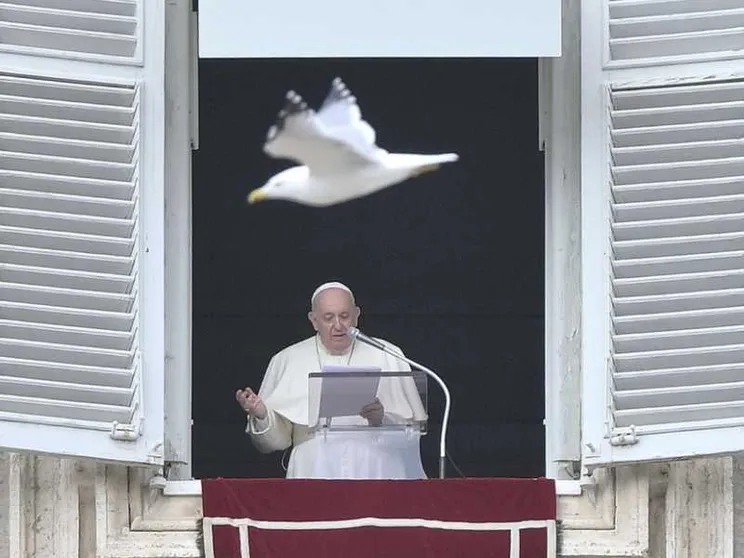 Il Papa: "riconoscersi piccoli è il punto di partenza per diventare grandi"