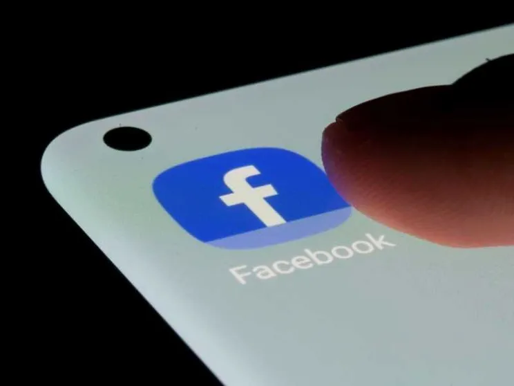 Facebook, Instagram e WhatsApp, il giorno dopo il down: le scuse e le perdite