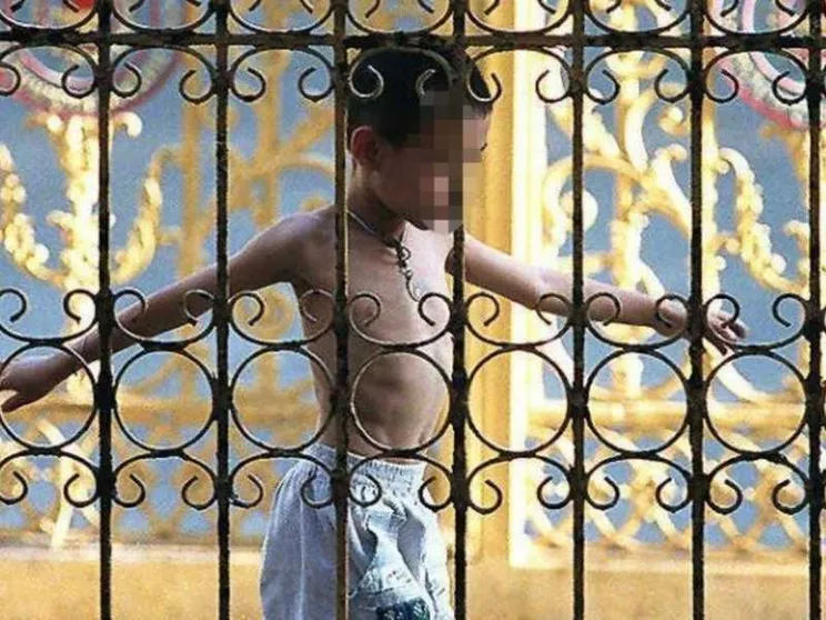 Abusi sui minori, tremila religiosi responsabili. Il dolore del Papa