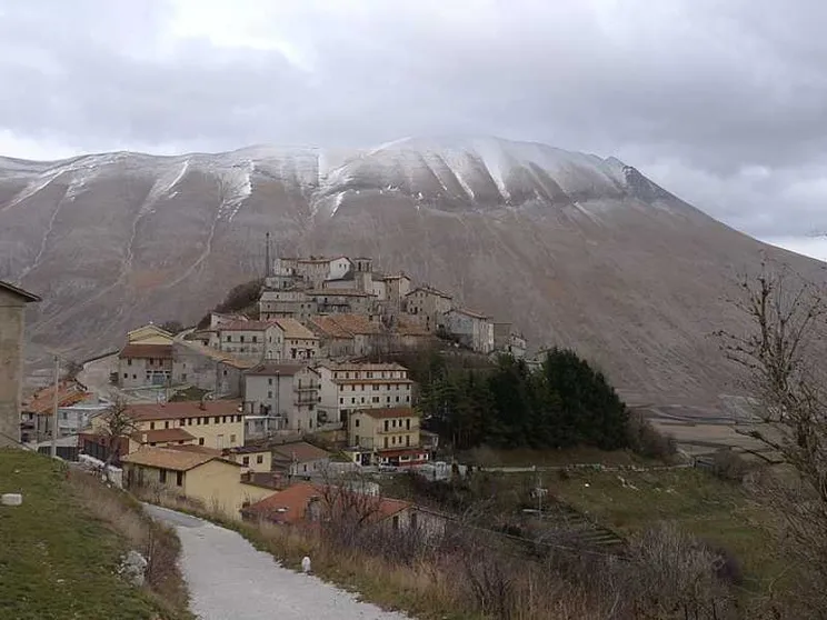 Castelluccio di Norcia sarà ricostruita su lastre mobili