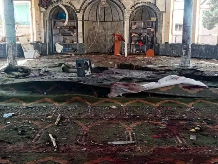 Kamikaze nella moschea di Kunduz, «più di 80 morti e 100 feriti»