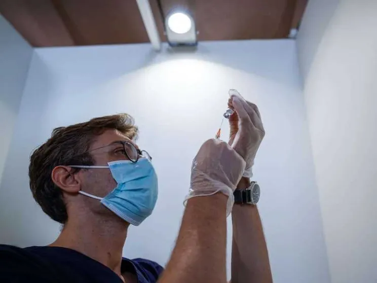 Dati dell'Aifa: i vaccini sono sicuri. Perché non ha più senso dire di no