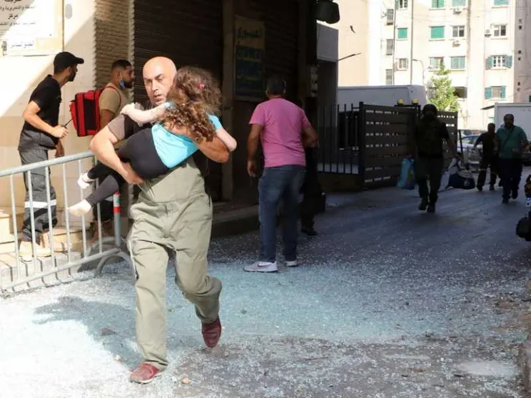 Esplode la crisi del Libano, cecchini sparano a Beirut: bagno di sangue