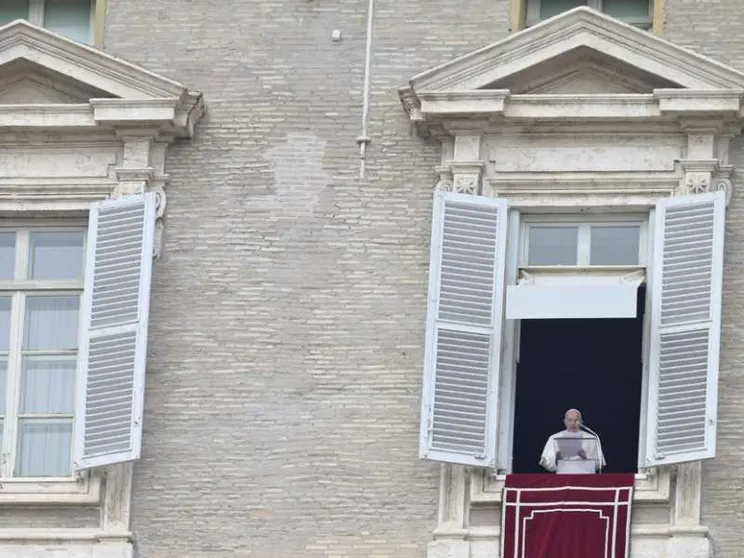Il Papa: senza gioia la fede diventa un esercizio opprimente