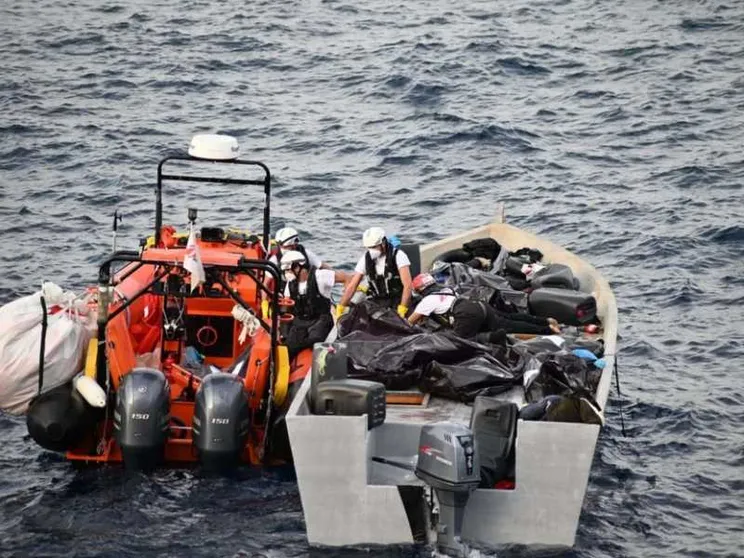 Medici senza frontiere: 10 morti per soffocamento sulla barca sovraccarica